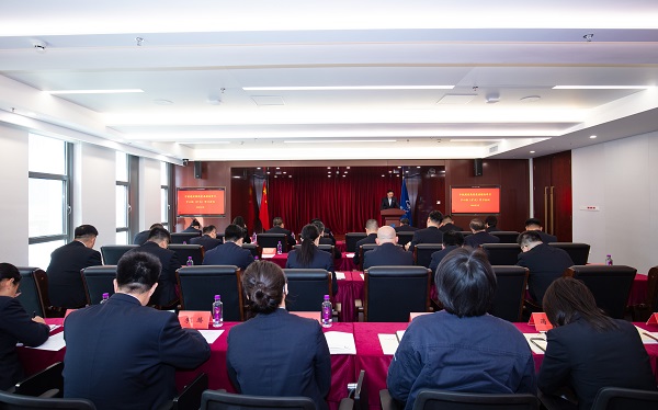 新利在线注册召开党委理论学习中心组（扩大）三月学习会暨党支部书记述职评议会